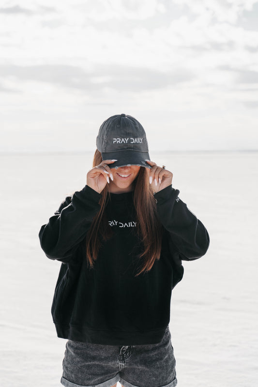 " PRAY DAILY " Unisex Grey Distressed Cap