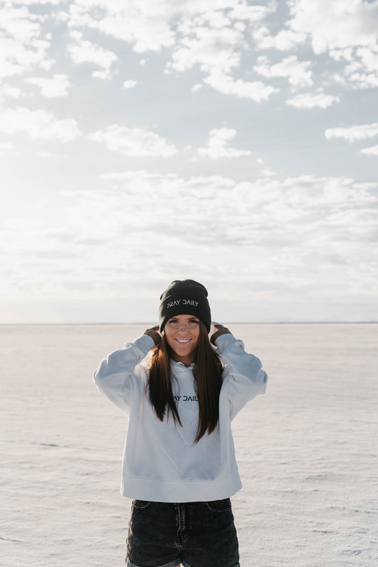 Unisex “Pray Daily” hat – minimalist Christian headwear for everyday