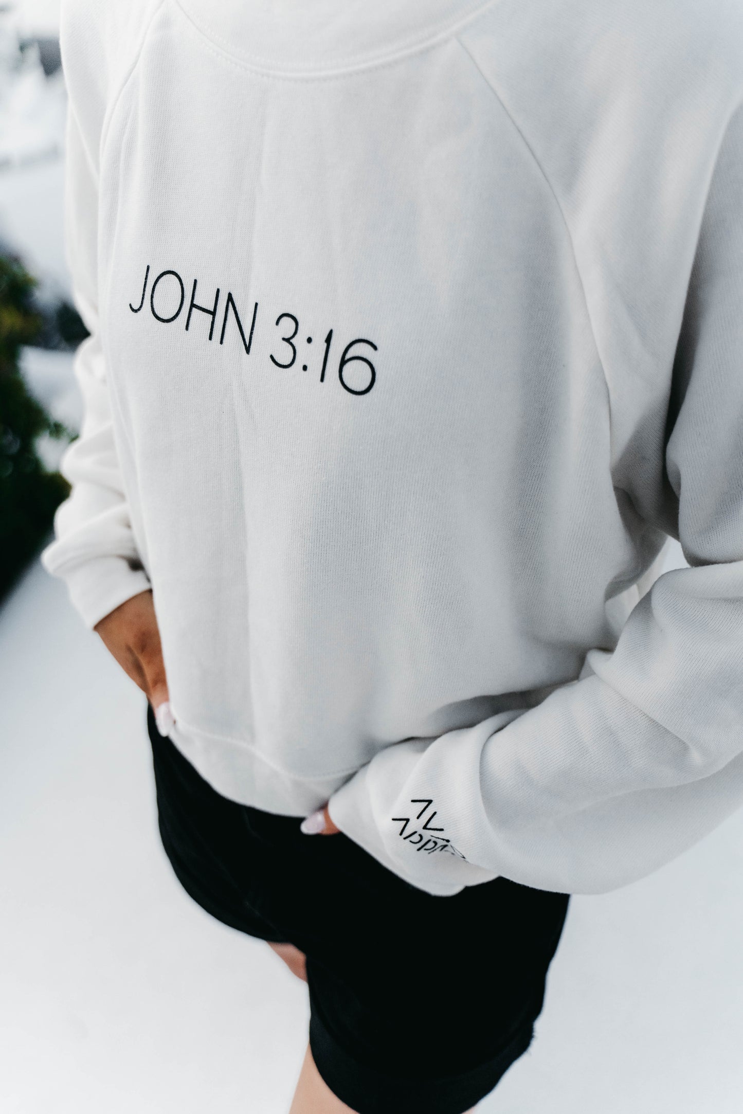 " JOHN 3:16 " Women's Off White Crewneck