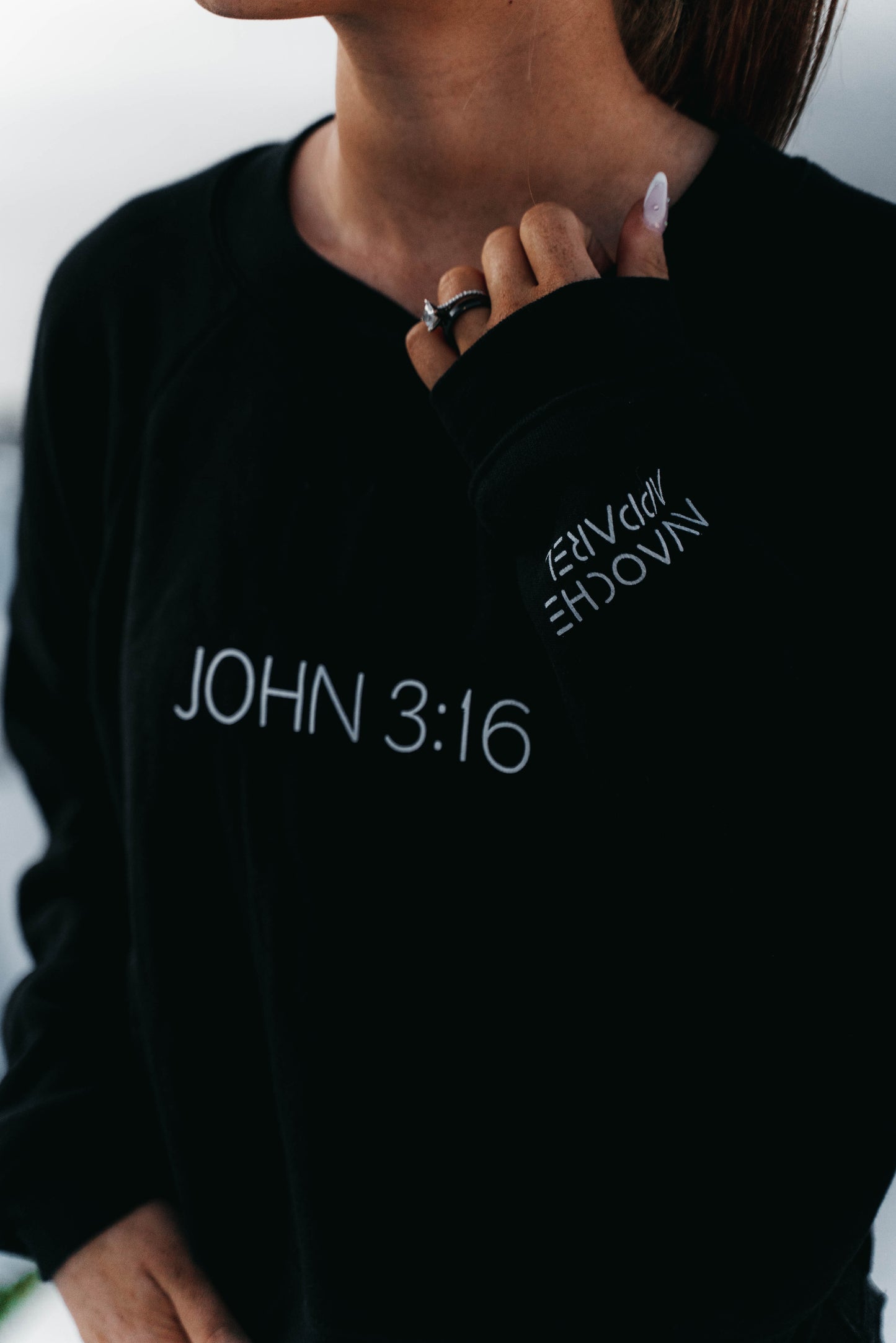 " JOHN 3:16 " Women's Black Crewneck