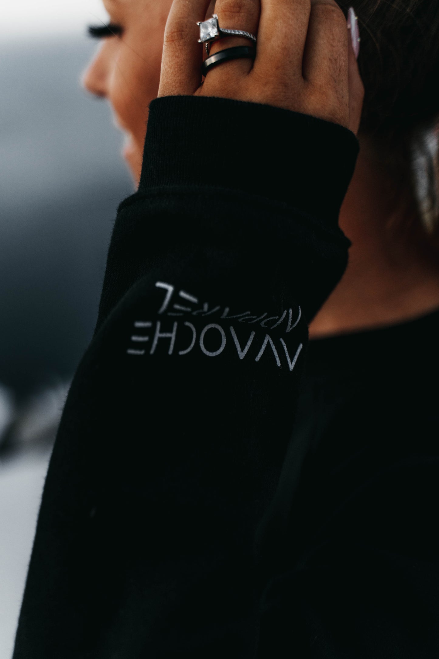 " JOHN 3:16 " Women's Black Crewneck